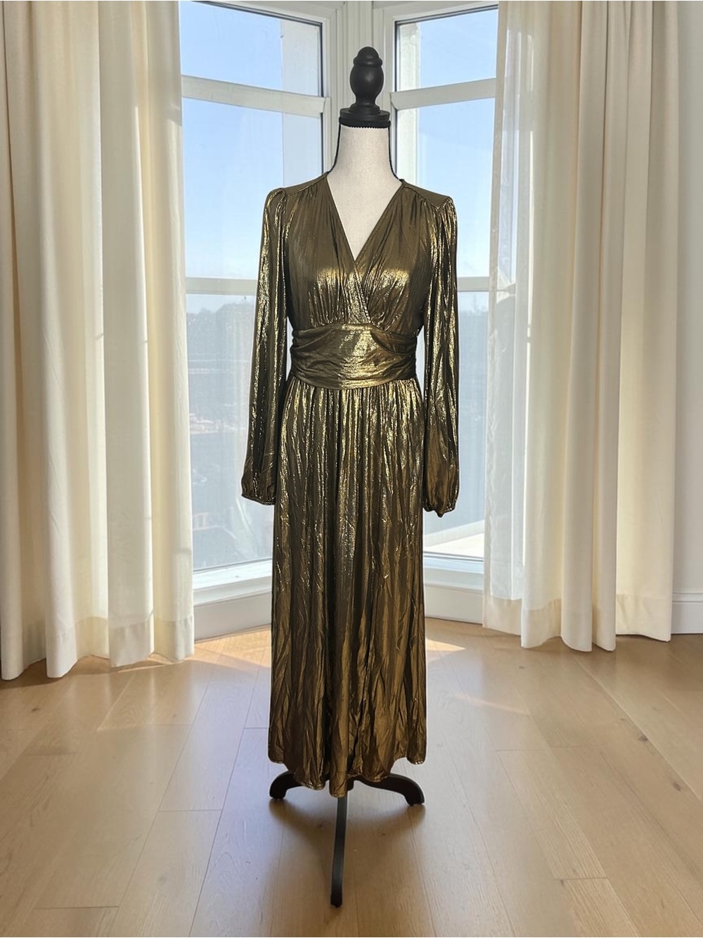NWOT Metallic Gold Maxi Dress V Neck Long Sleeves Ruched Waist Slit Size Large
